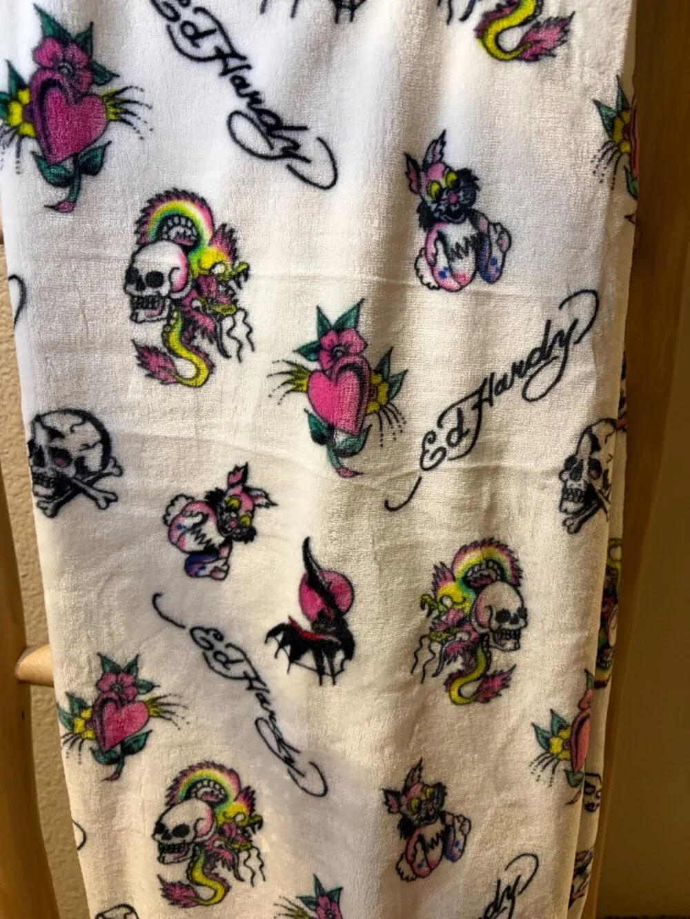 Ed Hardy Twin Plush Blanket Skull Heart Tattoo White 60x90 NWT